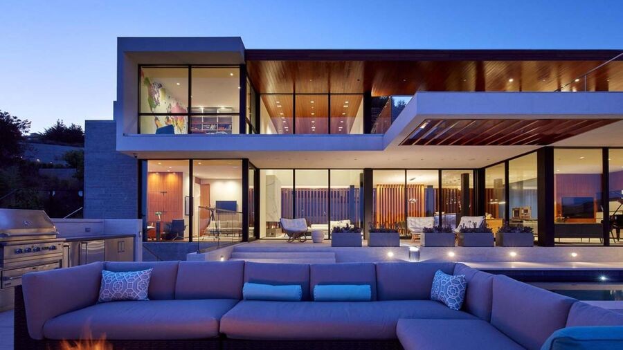A luxurious home with a beautiful smart lighting design and an elegant outdoor lounge.