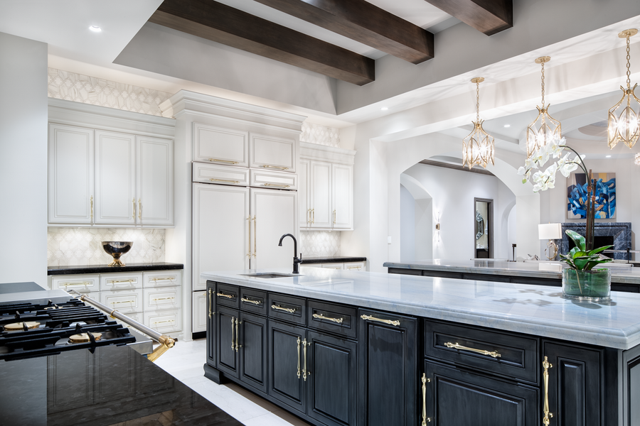 A luxury kitchen illuminated by Ketra lighting.